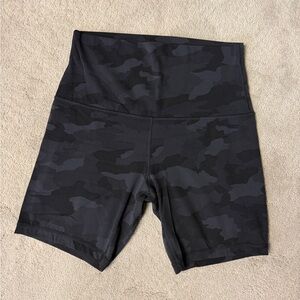 Lululemon Wunder Train High-Rise Shorts 7” Camo Multi Grey Black Workout Size 10